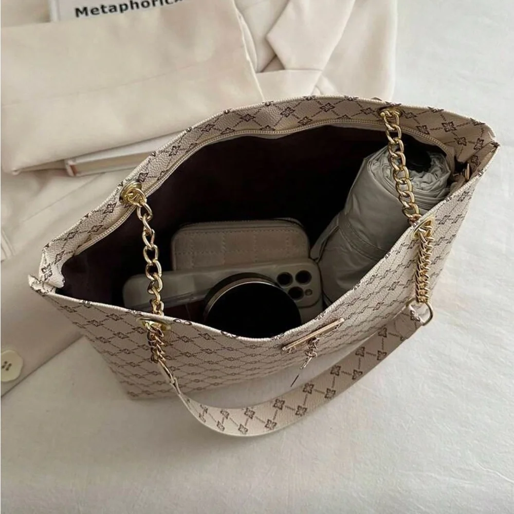 ⚠️Clearance Patterned Chain Shoulder Tote Bag Elegant Cream Designer Gold Accent - Picture 9 of 9